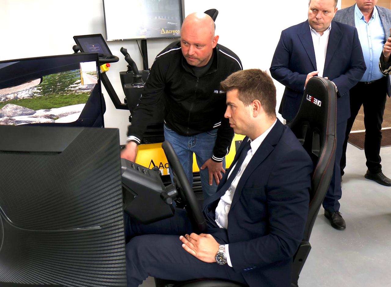 Симулятор керування вантажним автомобілем для навчання водіїв категорій С, С1 та СЕ
